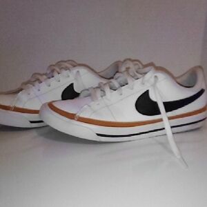 Nike Kids White, Size 5